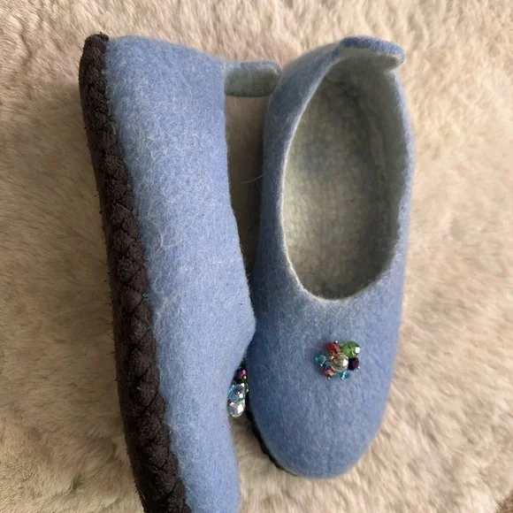 Elegant Merino Wool Slippers for Holiday Gift ideas/Beaded Detail - Picture 3 of 9